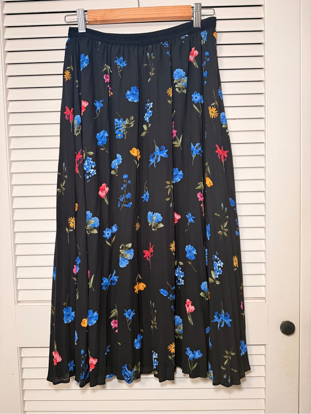 Tahari Black Midi Skirt with Floral Print - Size M